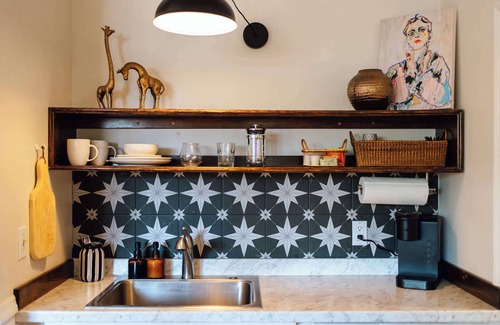 Historic Railroad District Casa | Swank Boutique Suites | King with Soaking Tub
