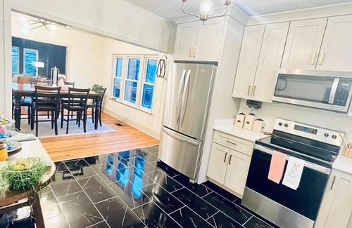 Rossville Casa | Swanky cottage Hot Tub 6.4 miles to Chattanooga