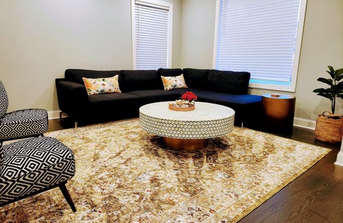 Ridgefield Casa | Swanky duplex, 4 bedrooms with parking
