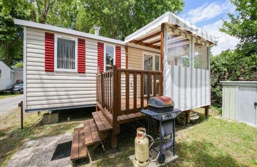 Saint-Jean-de-Monts Chalet De Esquí | Swanky Mobile Home in Saint Jean de Monts near Seabeach