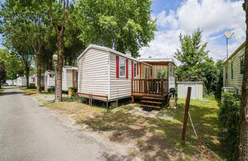 Saint-Jean-de-Monts Chalet De Esquí | Swanky Mobile Home in Saint Jean de Monts near Seabeach
