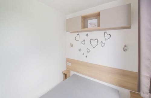 Saint-Jean-de-Monts Chalet De Esquí | Swanky Mobile Home in Saint Jean de Monts near Seabeach
