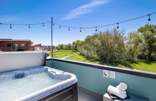Old Town North Casa | Swanky Townhome near Old Town, Breweries & River!