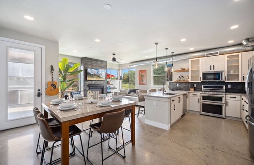 Old Town North Casa | Swanky Townhome Near Old Town, Breweries and River