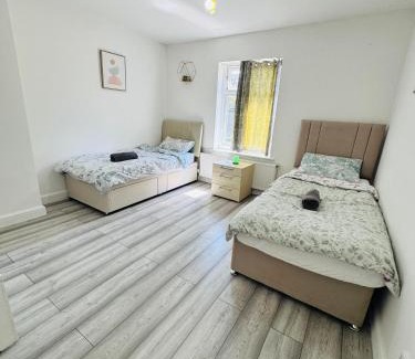 Cradley Casa | SwankyHome4Groups/Contractors/M5