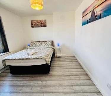 Cradley Casa | SwankyHome4Groups/Contractors/M5