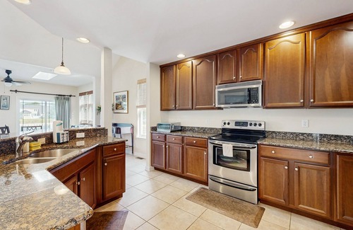 Swann Cove Casa | Swann Cove spacious house w/community pool, deck, patio & grill