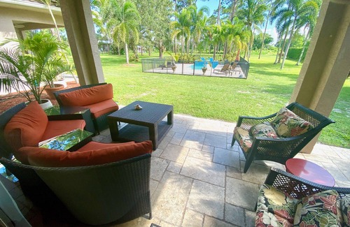 Lake Worth Casa | Swans Nest West - Moderno y privado, piscina climatizada, 3 habitaciones
