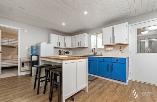 East Kootenay Apartamento | Serene Swan | Indoor Fireplace | 5 Min to Beach