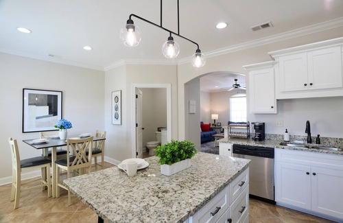 Oxford Condominio | "Swayze Stays" - Charming Oxford Condo!