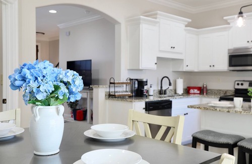 Oxford Condominio | "Swayze Stays" - Charming Oxford Condo!