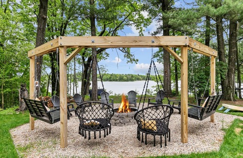Wautoma Casa | Sweater Weather- Hot Tub, SUPs, Fire, & Chill Spot