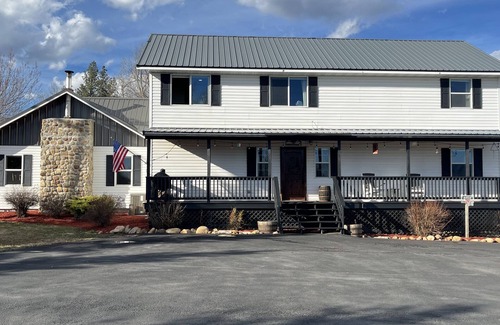 Florence Casa | Sweeney Creek Farmhouse Lodge