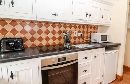 MacGillycuddy's Reeks Cabaña | SWEENEY'S COTTAGE, family friendly in Beaufort, County Kerry