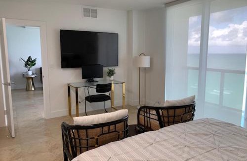 Hollywood South Central Beach Apartamento | Sweeping Ocean Views of Hollywood Beach - Unit 14F