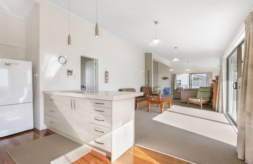 Waihi Beach Cabaña | Vistas panorámicas al mar - Waihi Holiday Home