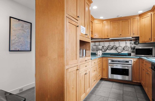 North Chatham Casa | Sweeping Views, 150 Yards to Private Beach!