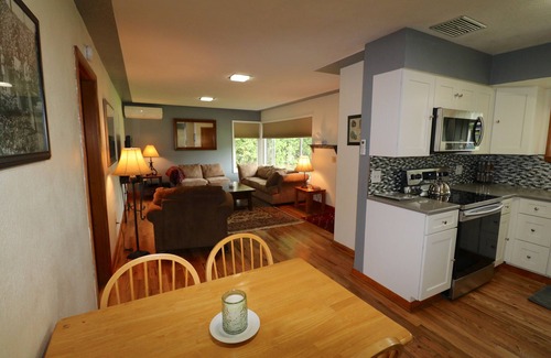 Independence Casa | Sweet 3 Bedroom, Walk to Main St!