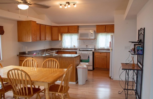 Edgerton Casa | Sweet beach front on Lake Koshkonong w/lots of room & a Paddleboat