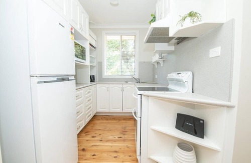 Orange Casa | Sweet Caroline | Sunny & Spacious | Sleeps 6