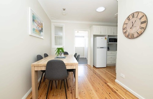 Orange Casa | Sweet Caroline | Sunny & Spacious | Sleeps 6