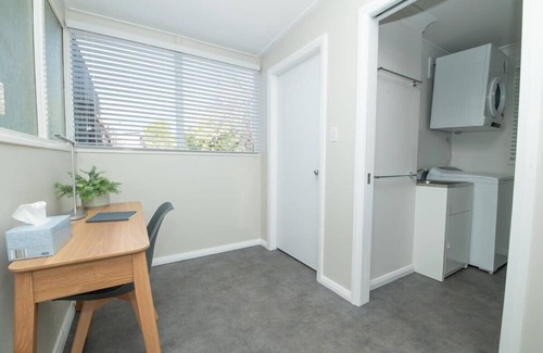 Orange Casa | Sweet Caroline | Sunny & Spacious | Sleeps 6