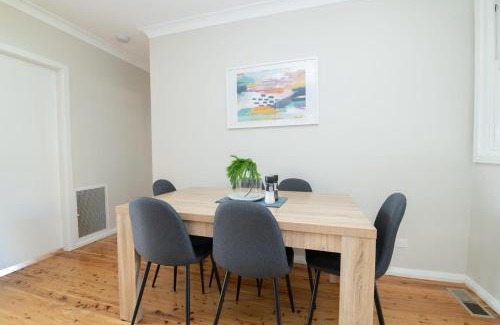 Orange Casa | Sweet Caroline Sunny & Spacious Sleeps 6