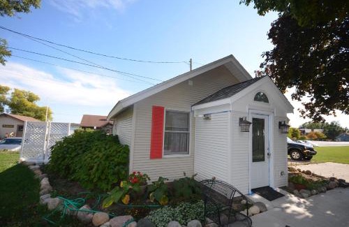 Suttons Bay Apartamento | Sweet Cherry "Coral Shutter"