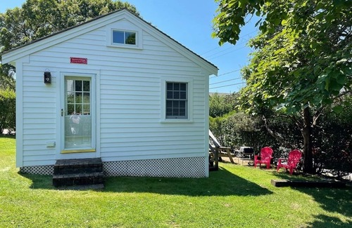 Chatham Cabaña | Sweet clapboard cottage that is walk to the beach and downtown!