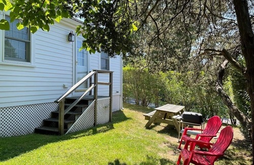 Chatham Cabaña | Sweet clapboard cottage that is walk to the beach and downtown!
