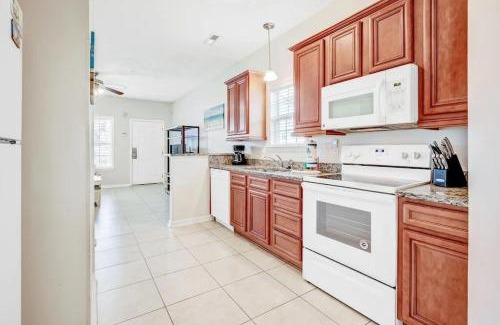 Myrtle Beach Apartamento | Sweet Cottage by the Amazing Beach 370