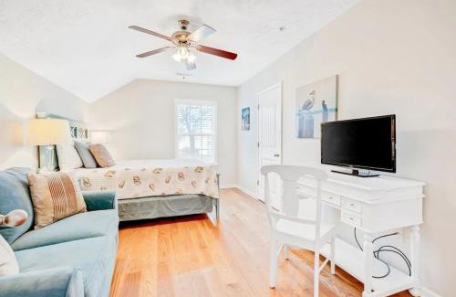 Myrtle Beach Apartamento | Sweet Cottage by the Amazing Beach 370