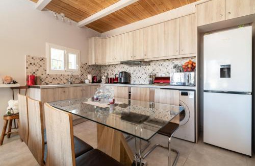 Neromilos Casa | Sweet Cottage Retreat 350m from the sea by Zantewize