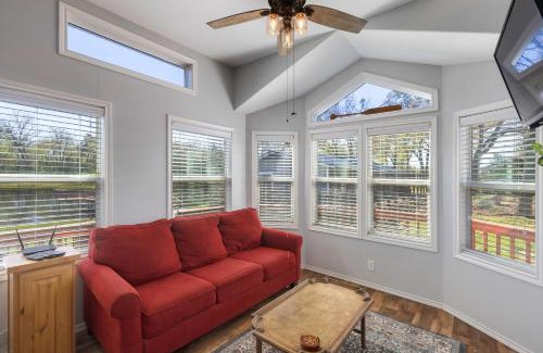 Emory Casa | Sweet Dove Cottage has Walking Trails with Fishing Pond fun place to stay and play