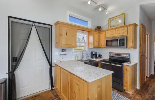 Emory Casa | Sweet Dove Cottage has Walking Trails with Fishing Pond fun place to stay and play