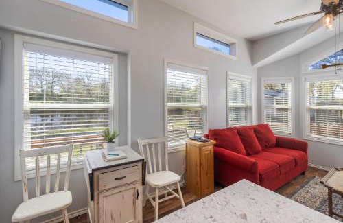 Emory Casa | Sweet Dove Cottage has Walking Trails with Fishing Pond fun place to stay and play