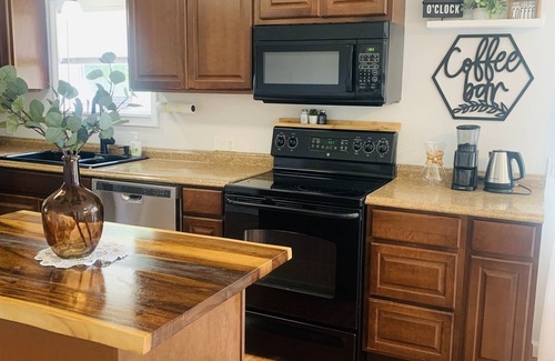 Paris Casa | Sweet Dreams - Relaxing Ranch Retreat 3Br w/ Hot tub