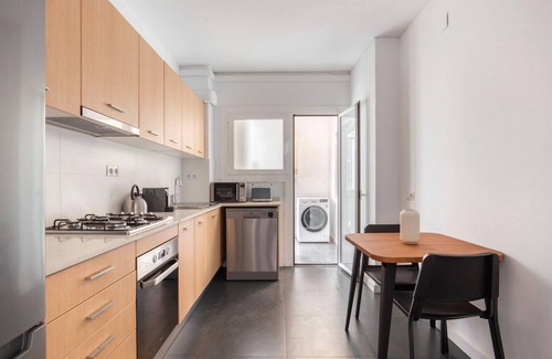 El Putget i Farro Apartamento | Sweet El Putxet i el Farró 3BR w/ Doorman, Pool & Garden, by Blueground