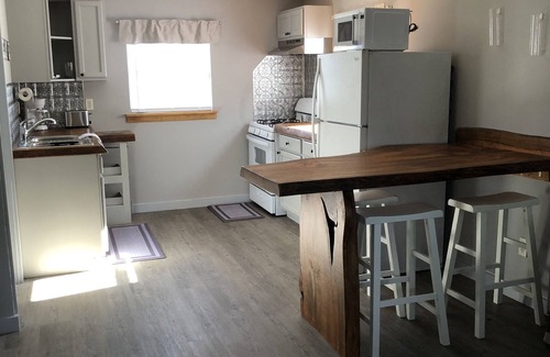 Barton Cabaña | Sweet Escape Cottage on River