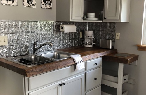 Barton Cabaña | Sweet Escape Cottage on River
