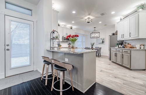 Grand Prairie Casa | Sweet Escape Homes: Great for Large Families - Beautifully Remodeled