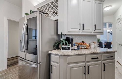 Grand Prairie Casa | Sweet Escape Homes: Great for Large Families - Beautifully Remodeled