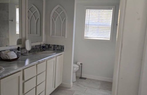 Broken Bow Cabina | SWEET GEM, Cozy 2 bedrm, full kitchen, HOT TUB, WiFi, close BB & Hochatown