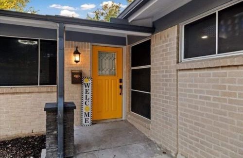 Irving Casa | Sweet Haven Near Airport, Restaurants Plus Car Rental Available Upon Request