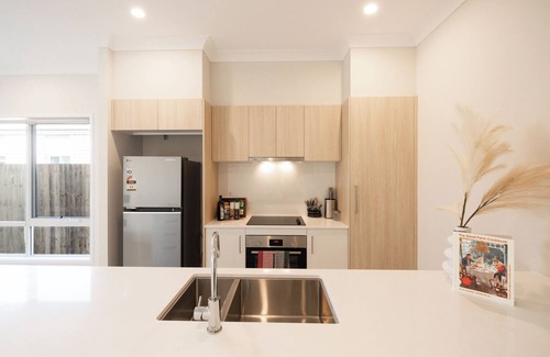Griffin Casa | Sweet Home in Griffin, brand new & Spacious, 10 min to North Lake Westfield