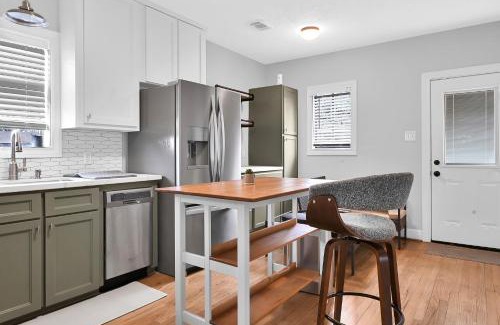 Northside Casa | Sweet Houston, 14 People, 4 Bethroom, 2 Full Restrooms