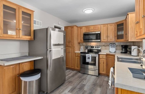 Independence Casa | Sweet KC Escape Lovely Home King Beds Air Hockey
