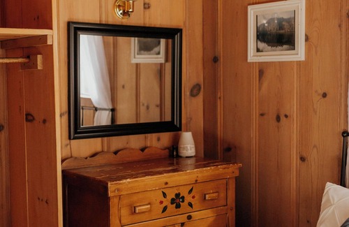 Coffee Creek Complejo | Sweet Kokanee Cabin located on Coffee Creek in Trinity Alps
