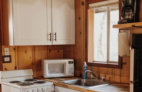 Coffee Creek Complejo | Sweet Kokanee Cabin located on Coffee Creek in Trinity Alps