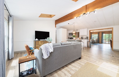 Gobles Casa | Sweet Lake House! Updated 5BR Lake Home, Close to Lake Michigan, Beaches, Skiing